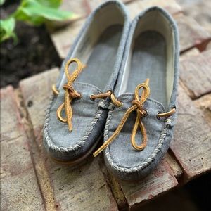 EUC Minnetonka Canvas Slip on Mocs Size 7 Women